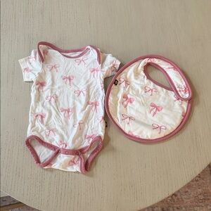 Kyte baby Pink Bow Bodysuit and Bib Set